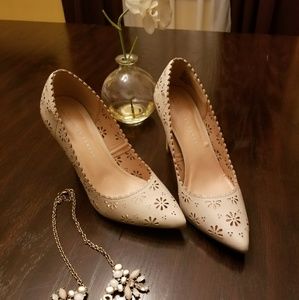 LC  Lauren Conrad Nude flower heels 9.5